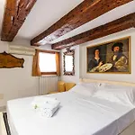Lägenhet Guesthost - Stylish Flat In Dorsoduro District Venedig
