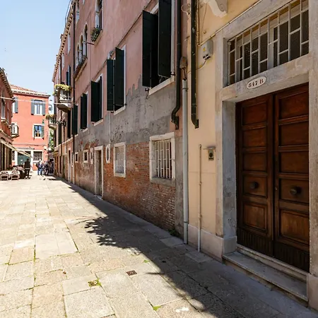 Guesthost - Stylish Flat In Dorsoduro District Benátky