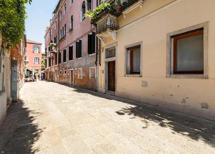 Guesthost - Stylish Flat In Dorsoduro District Apartamento Venecia