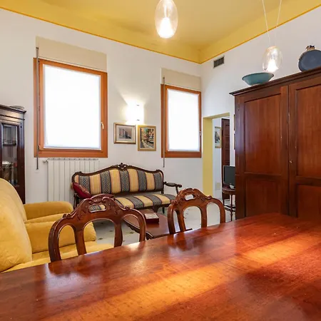 Guesthost - Stylish Flat In Dorsoduro District * البندقية